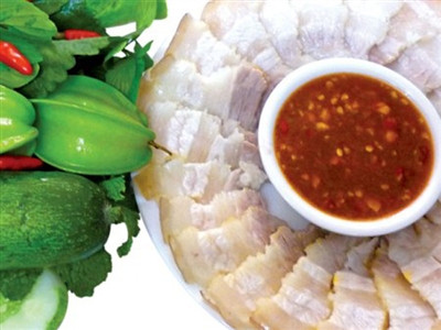 Không một ai biết món mắm tôm chà của đất Gò Công có từ bao giờ, nhưng ai cũng biết mắm tôm chà trở thành món tiến Vua kể từ khi cô gái Phạm Thị Hằng của xứ Gò Công trở thành Thái hậu Từ Dũ vợ vua Thiệu Trị, mẹ vua Tự Đức. Từ đó, món mắm tôm chà trở thành món tiến cung và là niềm tự hào rất lớn của người dân Gò Công- Tiền Giang. Ảnh: Tiền phong. Không một ai biết món mắm tôm chà của đất Gò Công có từ bao giờ, nhưng ai cũng biết mắm tôm chà trở thành món tiến Vua kể từ khi cô gái Phạm Thị Hằng của xứ Gò Công trở thành Thái hậu Từ Dũ vợ vua Thiệu Trị, mẹ vua Tự Đức. Từ đó, món mắm tôm chà trở thành món tiến cung và là niềm tự hào rất lớn của người dân Gò Công- Tiền Giang. Ảnh: Tiền phong.