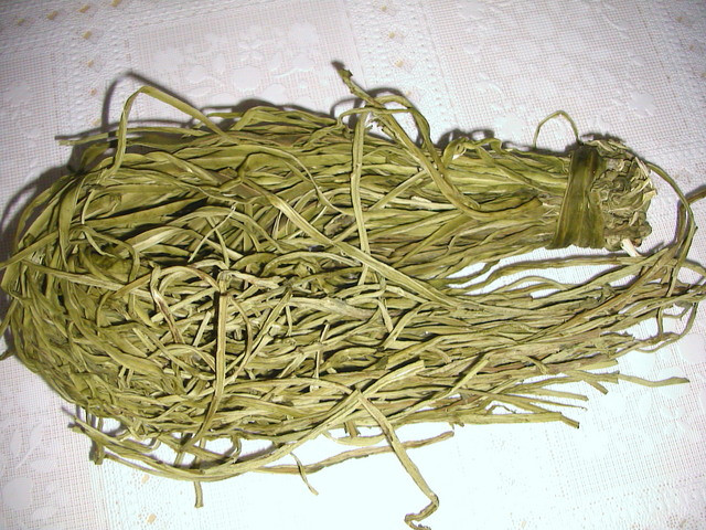 Rau tiến vua còn gọi là rau cần biển hay rau cần khô, mọc ở vùng ven biển. Từ tháng 4 trở đi được xem là mùa của loại rau này. Điểm độc đáo của loại rau này là khi đem phơi khô, nếu bảo quản kỹ sẽ để được cả năm. Ảnh: MiCan. Rau tiến vua còn gọi là rau cần biển hay rau cần khô, mọc ở vùng ven biển. Từ tháng 4 trở đi được xem là mùa của loại rau này. Điểm độc đáo của loại rau này là khi đem phơi khô, nếu bảo quản kỹ sẽ để được cả năm. Ảnh: MiCan.