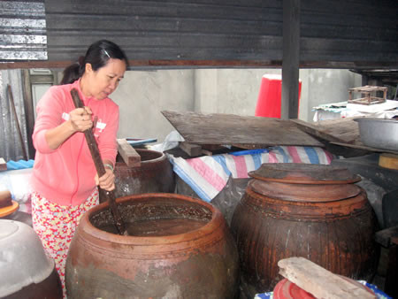 Đà Nẵng xưa đã nổi tiếng với món tiến vua là mắm Nam Ô. Ảnh: Báo điện tử Công an thành phố Đà Nẵng. Đà Nẵng xưa đã nổi tiếng với món tiến vua là mắm Nam Ô. Ảnh: Báo điện tử Công an thành phố Đà Nẵng.