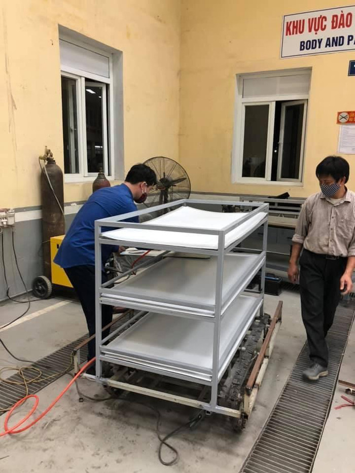 Công đoạn hoàn thành được diễn ra nhanh chóng. Ảnh: Đại học Sao Đỏ