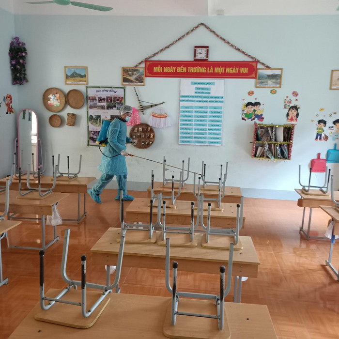 Trước khi trở lại trường trường Phổ thông bán trú Tiểu học Sùng Là cũng đã được khử khuẩn kỹ càng. Trước khi trở lại trường trường Phổ thông bán trú Tiểu học Sùng Là cũng đã được khử khuẩn kỹ càng.