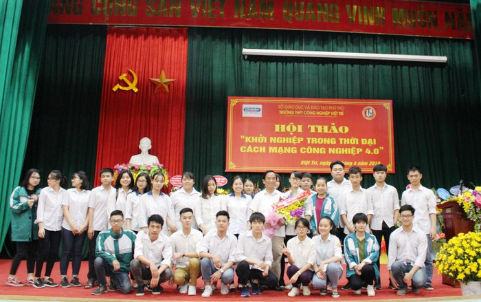 Không chỉ Nguyễn Văn Trức, thầy và trò Trường Trung học phổ thông Công Nghiệp Việt Trì đã có buổi hội thảo đầy ý nghĩa đối với Giáo sư-Nhà giáo dân dân Nguyễn Lân Dũng. (Ảnh: Lại Cường) Không chỉ Nguyễn Văn Trức, thầy và trò Trường Trung học phổ thông Công Nghiệp Việt Trì đã có buổi hội thảo đầy ý nghĩa đối với Giáo sư-Nhà giáo dân dân Nguyễn Lân Dũng. (Ảnh: Lại Cường)