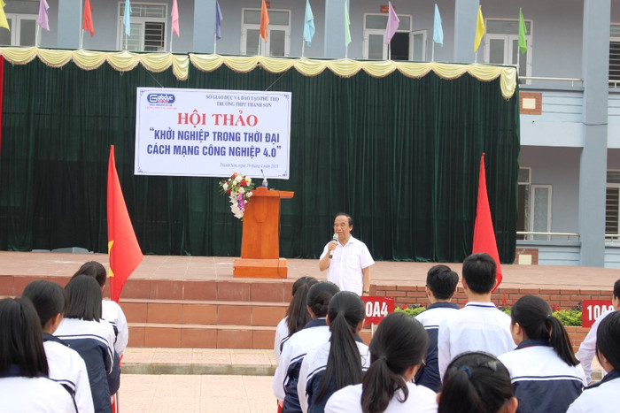 Việc được giao lưu và nghe những kinh nghiệm nghiên cứu khoa học từ Giáo sư Nguyễn Lân Dũng giúp các em học sinh trường Thanh Sơn quyết tâm hơn trong việc chọn nghề, chọn trường (Ảnh: Lại Cường) Việc được giao lưu và nghe những kinh nghiệm nghiên cứu khoa học từ Giáo sư Nguyễn Lân Dũng giúp các em học sinh trường Thanh Sơn quyết tâm hơn trong việc chọn nghề, chọn trường (Ảnh: Lại Cường)