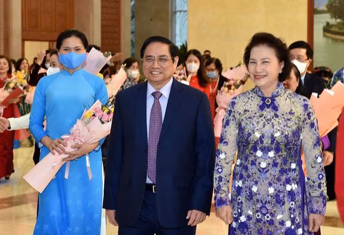 Thủ tướng Chính phủ Phạm Minh Chính gặp mặt đại diện các tầng lớp phụ nữ nhân Ngày Phụ nữ Việt Nam 20/10. Ảnh: VGP