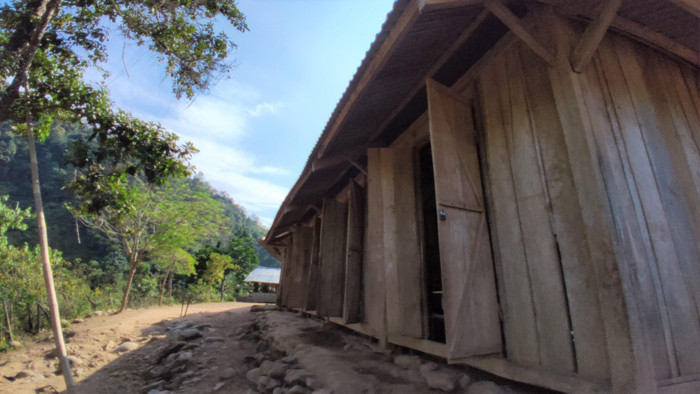 Theo kế hoạch, số học sinh còn lại ở Nậm Ngà sẽ được chuyển về điểm bản Cao Chải (cách Nậm Ngà 17 km hoặc điểm trường sẽ chuyển về huyện Mường Nhé, Điện Biên)