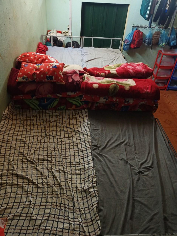 Ở trường Sủng Là, các em học sinh đã được trang bị đầy đủ chăn ấm. Ở trường Sủng Là, các em học sinh đã được trang bị đầy đủ chăn ấm.