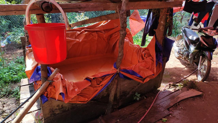 Nơi trữ nước của các cô giáo ở Nậm Dính, mong một cái bể thôi cũng là ước mơ còn xa với các cô.