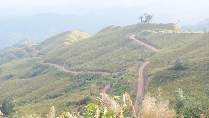 Đường vào Nậm Ngà đã có nhiều đổi khác nhưng vẫn dễ làm nản lòng bất kỳ ai lần đầu đặt chân đến.