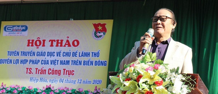 Tiến sĩ Trần Công Trục chia sẻ với học sinh trường Hiệp Hòa số 3. Ảnh: LC Tiến sĩ Trần Công Trục chia sẻ với học sinh trường Hiệp Hòa số 3. Ảnh: LC