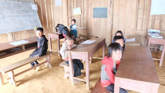 Học sinh ở Chà Gá. Học sinh ở Chà Gá.