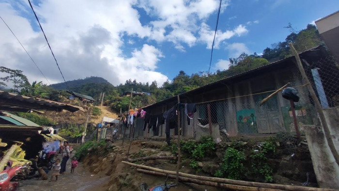 Điểm tường Tiểu học ở bản Sín Chải A của thầy giáo Lường Văn Hợp. Điểm tường Tiểu học ở bản Sín Chải A của thầy giáo Lường Văn Hợp.