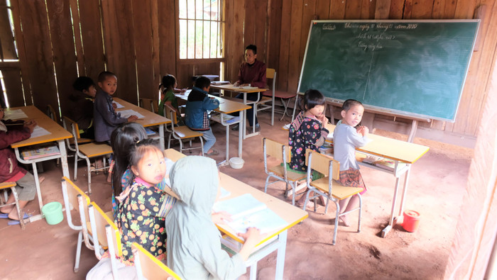 Lớp học của thầy giáo Lùng Văn Dũng. Ảnh: LC