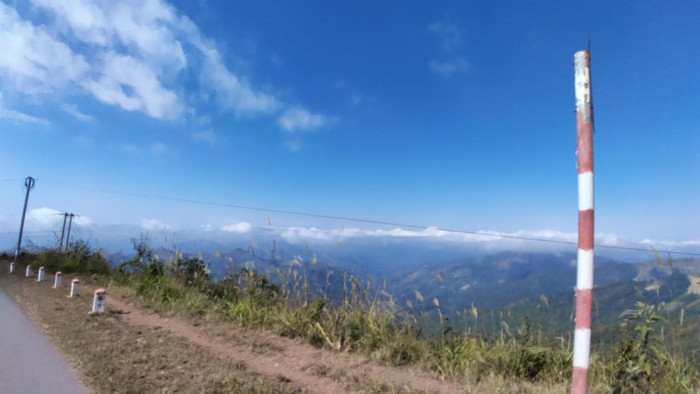 Đường từ trung tâm xã Tà Tổng vào bản Nậm Dính.