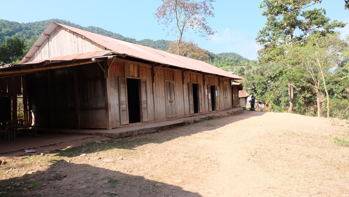 Kế hoạch là thế nhưng cũng chưa rõ thời gian chính xác, học sinh ở Nậm Ngà vẫn đang học trong những nhà học tam.