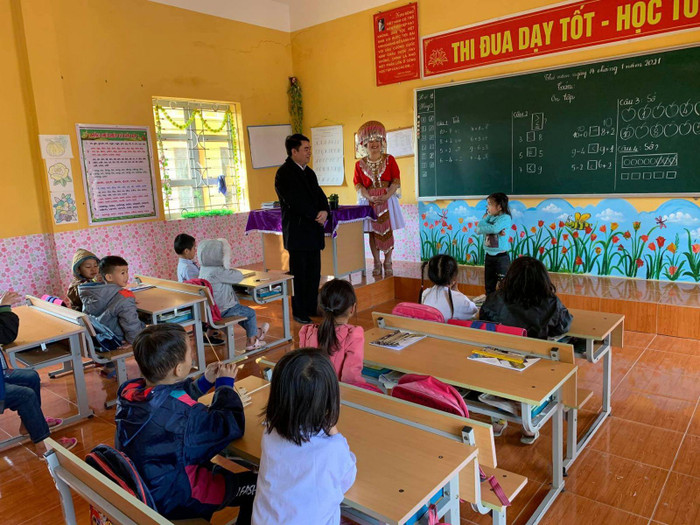 Để khắc phục tình trạng thiếu giáo viên ở Thanh Hóa cần nhiều giải pháp đồng bộ và sự chủ động của địa phương. Trong ảnh: Lớp học tại trường Tiểu học Mường Lý - Mường Lát - Thanh Hóa. Ảnh minh họa: Sở Giáo dục và Đào tạo Thanh Hóa Để khắc phục tình trạng thiếu giáo viên ở Thanh Hóa cần nhiều giải pháp đồng bộ và sự chủ động của địa phương. Trong ảnh: Lớp học tại trường Tiểu học Mường Lý - Mường Lát - Thanh Hóa. Ảnh minh họa: Sở Giáo dục và Đào tạo Thanh Hóa