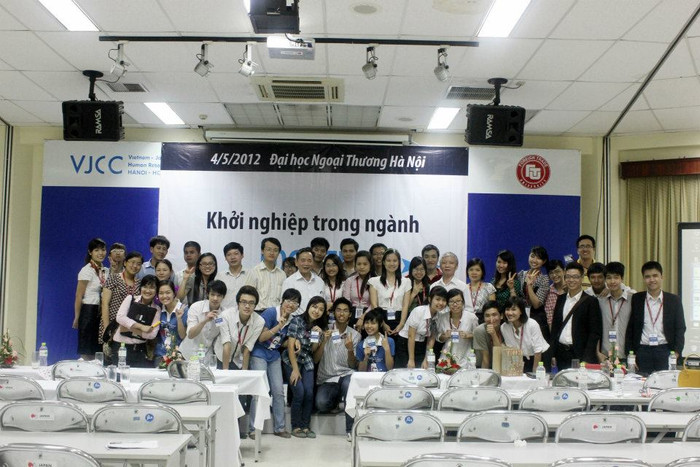 Sinh viên ĐH Ngoại thương trong Hội thảo: "Khởi nghiệp trong ngành Logistics"