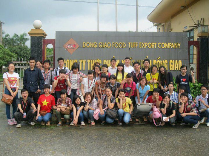 Sinh viên ĐH Ngoại thương trong chuyến đi thực tế tại Công ty Thực phẩm Xuất khẩu Đồng Giao- Ninh Bình