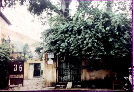 Hiện trạng ngôi Biệt thự số 36 Lê Đại Hành thể hiện chỉ có một lối đi chung ra đường lớn của toàn bộ khu nhà. (Ảnh do gia đình ông Hải cung cấp).