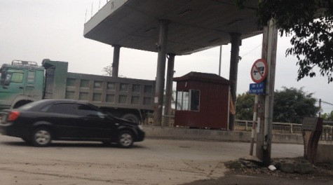 Hàng trăm xe tải qua cầu cấm, có "đèn xanh" của Chủ tịch tỉnh Hà Nam ảnh 1 Hàng trăm xe tải qua cầu cấm, có "đèn xanh" của Chủ tịch tỉnh Hà Nam ảnh 1