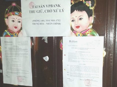 Tuy chưa có sự phán quyết của Tòa án nhưng VPBank đã thực hiện việc niêm phong căn hộ. Tuy chưa có sự phán quyết của Tòa án nhưng VPBank đã thực hiện việc niêm phong căn hộ.