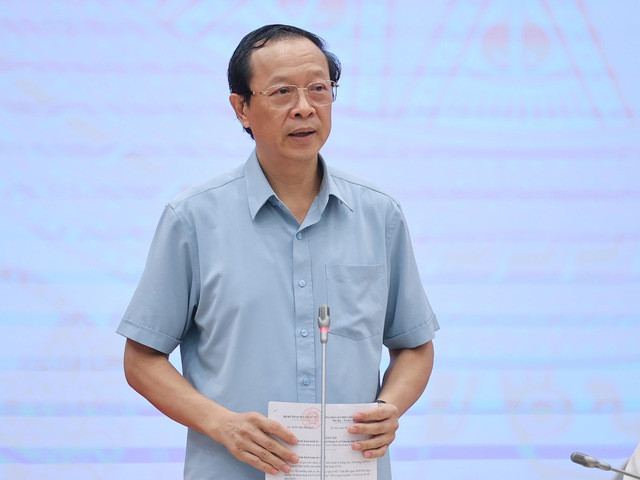 Thứ trưởng Bộ Giáo dục và Đào tạo Phạm Ngọc Thưởng thông tin về việc triển khai thi tốt nghiệp trung học phổ thông theo chương trình giáo dục phổ thông năm 2018. Ảnh: VGP/Nhật Bắc Thu truong Pham Ngoc Thuong.jpg