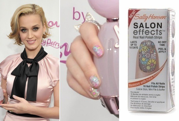 Katy Perry với mẫu móng giả in hình hoa cực xinh, kiểu mẫu nail này rất tiện dụng mà lại đẹp mắt phải không bạn! Katy Perry với mẫu móng giả in hình hoa cực xinh, kiểu mẫu nail này rất tiện dụng mà lại đẹp mắt phải không bạn!
