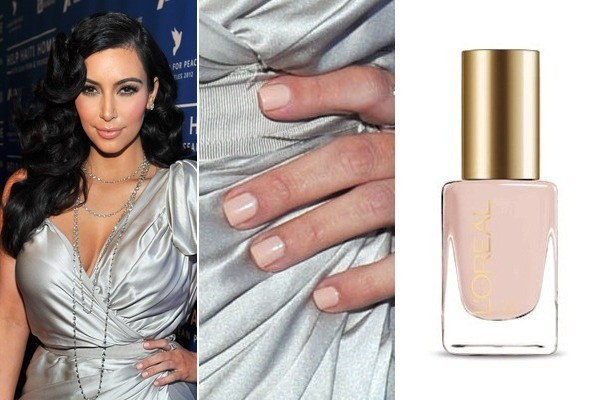 Kim Kardashian rất chăm chỉ tới cửa hiệu nail để chăm chút bàn tay xinh, màu hồng phấn của L'oreal khiến cô nàng thêm tự tin pose hình. Kim Kardashian rất chăm chỉ tới cửa hiệu nail để chăm chút bàn tay xinh, màu hồng phấn của L'oreal khiến cô nàng thêm tự tin pose hình.