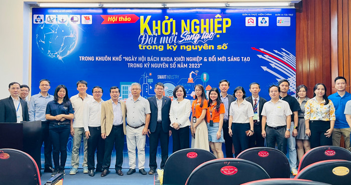 Phó Giáo sư Lê Thanh Long trong một hoạt động của Câu lạc bộ Khởi nghiệp và Đổi mới sáng tạo Bách khoa. Ảnh: NVCC Phó Giáo sư Lê Thanh Long trong một hoạt động của Câu lạc bộ Khởi nghiệp và Đổi mới sáng tạo Bách khoa. Ảnh: NVCC