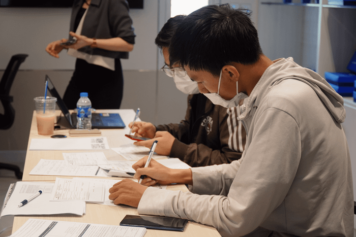 Sinh viên làm thủ tục vay vốn. Ảnh: NTCC Sinh viên làm thủ tục vay vốn. Ảnh: NTCC