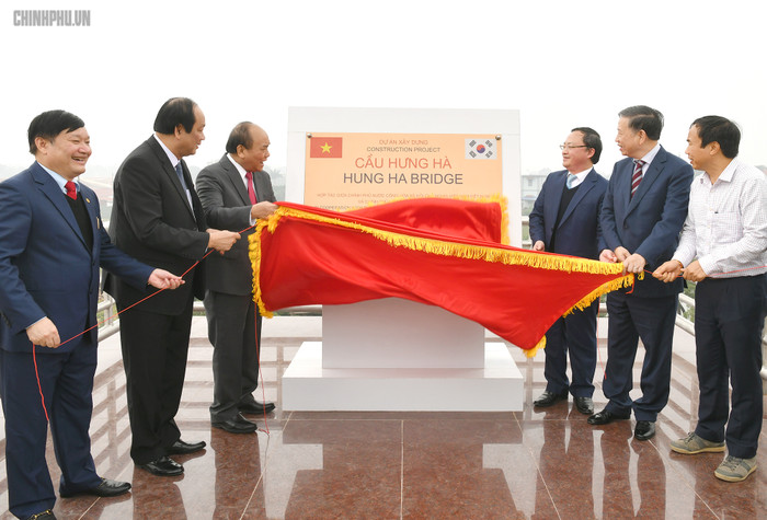 Cầu Hưng Hà được thiết kế vĩnh cửu với 41 nhịp. Ảnh: VGP Cầu Hưng Hà được thiết kế vĩnh cửu với 41 nhịp. Ảnh: VGP