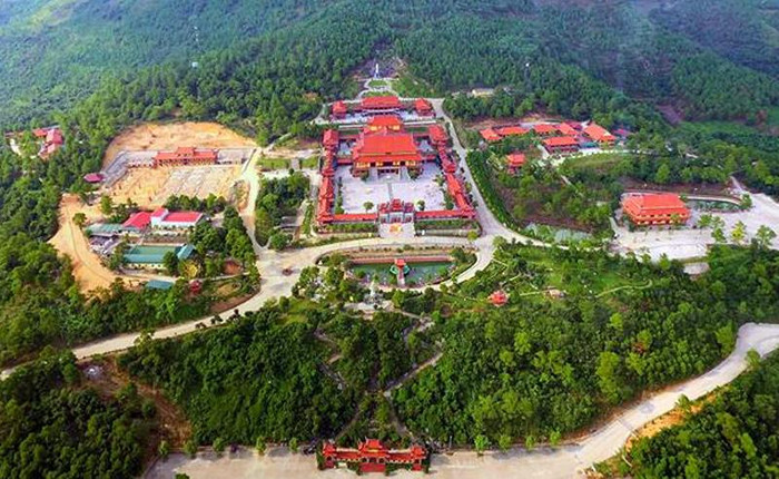 Chùa Ba Vàng nhìn từ trên cao. (Ảnh: Quốc Trí) Chùa Ba Vàng nhìn từ trên cao. (Ảnh: Quốc Trí)