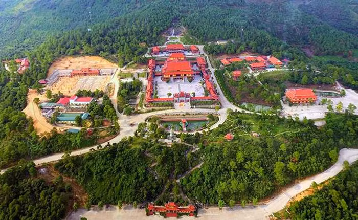 Chùa Ba Vàng nhìn từ trên cao. (Ảnh: Quốc Trí)