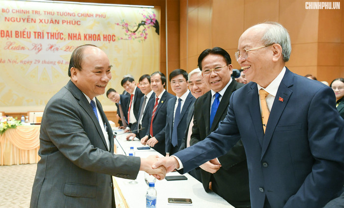 Thủ tướng gặp gỡ các đại biểu trí thức, nhà khoa học. Ảnh: VGP Thủ tướng gặp gỡ các đại biểu trí thức, nhà khoa học. Ảnh: VGP