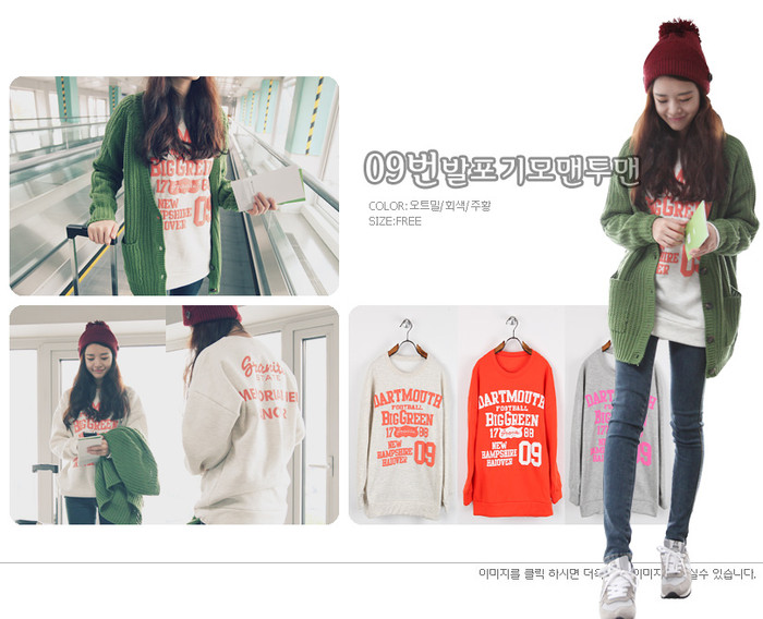 Áo len khoác ngoài áo rộng, quần bò mềm và giày thể thao khiến bạn gái năng động.