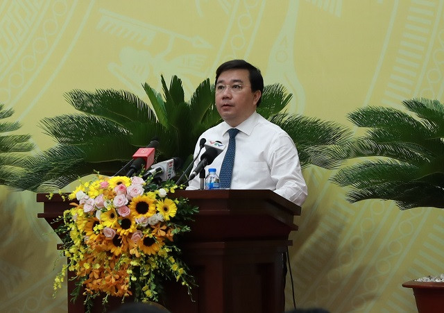 Giám đốc Sở Giáo dục và Đào tạo Hà Nội Chử Xuân Dũng trả lời chất vấn. (Ảnh: Kinh tế và Đô thị) Giám đốc Sở Giáo dục và Đào tạo Hà Nội Chử Xuân Dũng trả lời chất vấn. (Ảnh: Kinh tế và Đô thị)