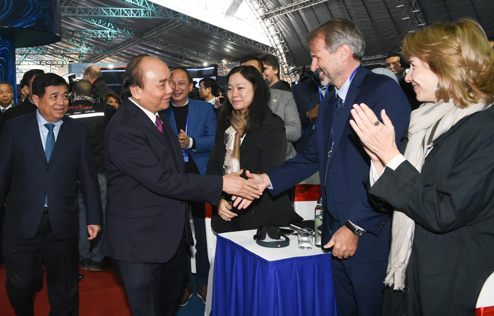 Thủ tướng gặp gỡ các đại biểu. Ảnh: VGP Thủ tướng gặp gỡ các đại biểu. Ảnh: VGP