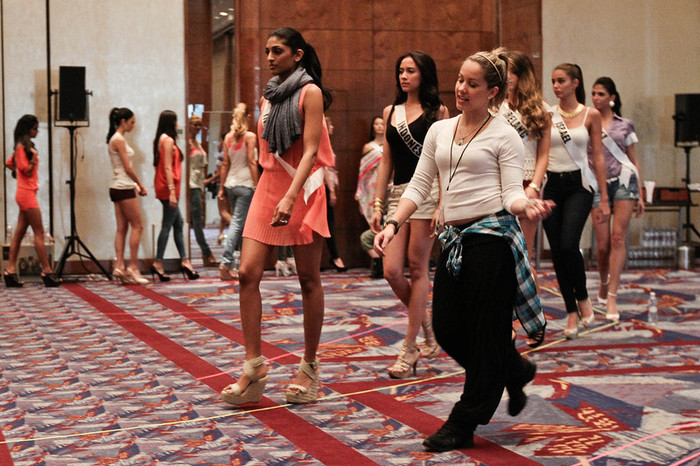 Tiếp theo đây là những hình ảnh đại diện sắc đẹp của một số nước khác tại buổi tập. Tiếp theo đây là những hình ảnh đại diện sắc đẹp của một số nước khác tại buổi tập.