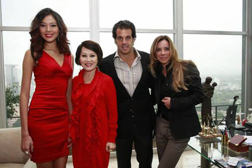 Jimmy Nguyễn làm giám khảo Hoa hậu Hoàn vũ ảnh 2 Jimmy Nguyễn làm giám khảo Hoa hậu Hoàn vũ ảnh 2