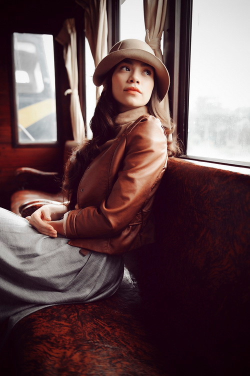 Clip được thực hiện tại thành phố Đà Lạt, với những cảnh quay lãng mạn và đẹp mắt. Trong đó, Hồ Ngọc Hà hóa thân thành một nữ nhạc sĩ luôn chất chứa những nỗi niềm về một ký ức ngọt ngào. 