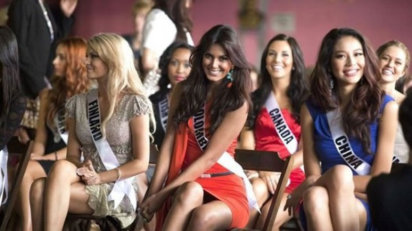 Nhưng rồi chính cô lại hủy hoại cơ hội của mình bởi sự vô trách nhiệm với chính trang phục của bản thân. Nhưng rồi chính cô lại hủy hoại cơ hội của mình bởi sự vô trách nhiệm với chính trang phục của bản thân.