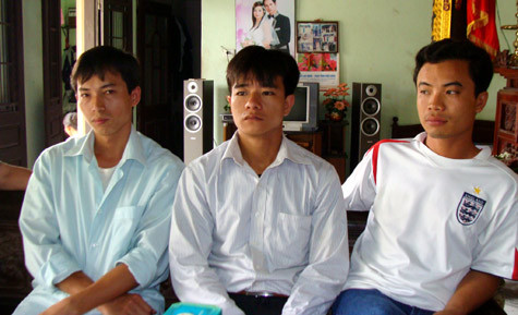 Tình, Lợi, Kiên (Ảnh: Phạm Ngọc Dương). Tình, Lợi, Kiên (Ảnh: Phạm Ngọc Dương).