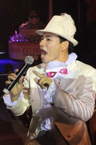 Anh “quậy” hết cỡ cùng các bé.