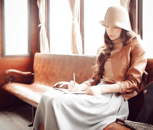 Đây cũng là một trong những ca khúc nằm trong album “Những hạt nắng sau mưa” của chính nhạc sĩ Nguyễn Hồng Thuận. Album sẽ chính thức phát hành vào ngày 12/9 tới, với nhiều sự kết hợp thú vị khác.