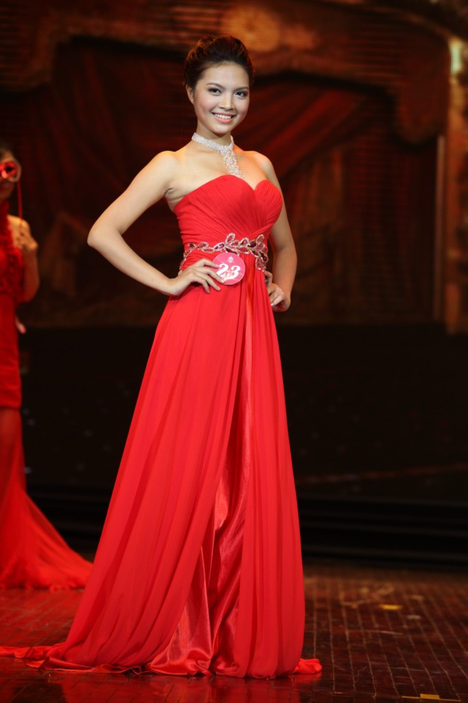 Tươi tắn, rực rỡ.