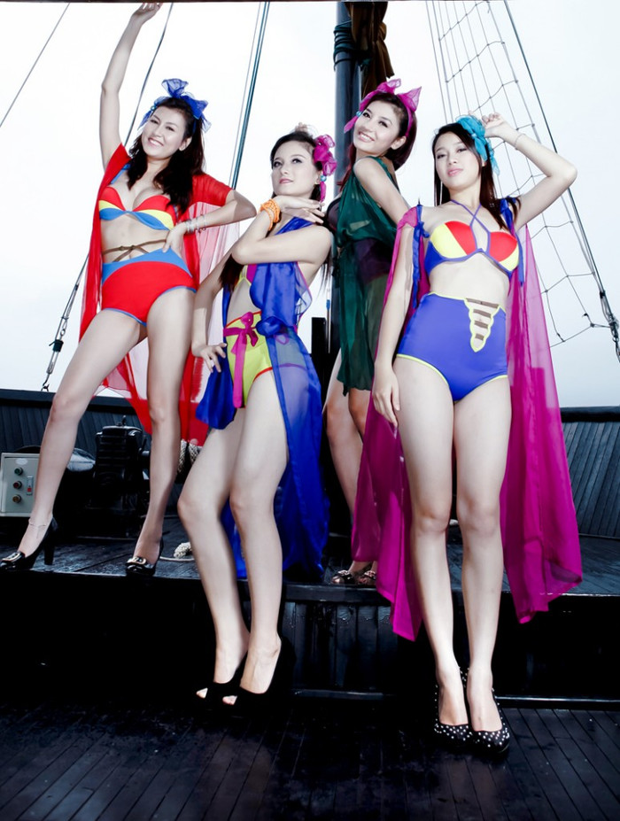 Phan Hương Giang (thứ 2 từ trái sang), Á hậu Trang sức 2009, từng tham dự cuộc thi Hoa hậu Sắc đẹp toàn cầu diễn ra tại sân khấu ngoài trời City Hall (Seoul, Hàn Quốc) hồi đầu tháng 5/2011. Cô lọt vào top 15 và giành giải phụ Hoa hậu được yêu thích nhất. Phan Hương Giang (thứ 2 từ trái sang), Á hậu Trang sức 2009, từng tham dự cuộc thi Hoa hậu Sắc đẹp toàn cầu diễn ra tại sân khấu ngoài trời City Hall (Seoul, Hàn Quốc) hồi đầu tháng 5/2011. Cô lọt vào top 15 và giành giải phụ Hoa hậu được yêu thích nhất.