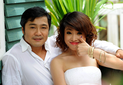 Lý Hùng tình tứ bên 'người đẹp hình sự'