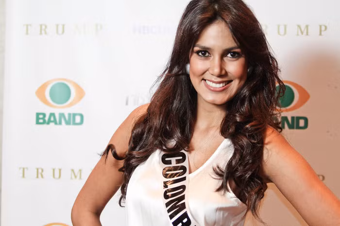 Sở hữu nụ cười tươi tắn.