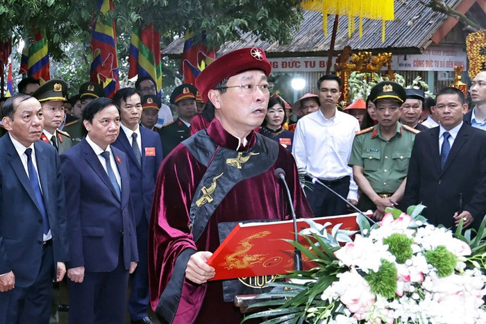 Chủ tịch Ủy ban nhân dân tỉnh Phú Thọ, chủ lễ đọc Chúc văn. (Ảnh: Ngọc Long)