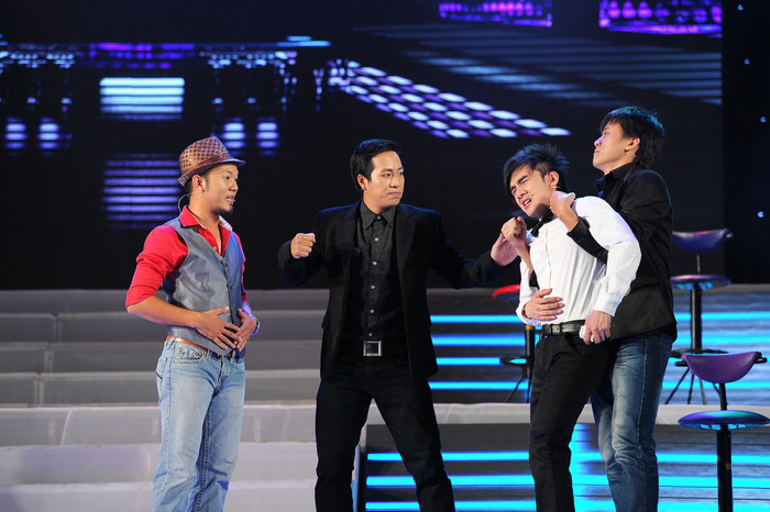 Chàng Bo buồn bã, tìm gặp Bé Tư nhưng bị đuổi đi. Anh thề quyết tâm làm giàu để chiếm lại… người đẹp.