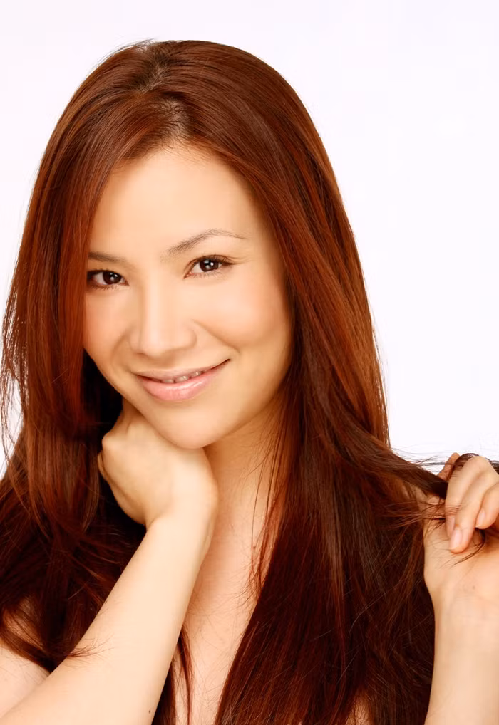 Dù có ca khúc Hãy mở cửa nhé tình yêu dẫn đầu "top" 12 ca khúc được đề cử "yêu thích của tháng" nhưng Hồ Quỳnh Hương vẫn vắng mặt trong đêm livehosw Bài hát yêu thích tháng 2